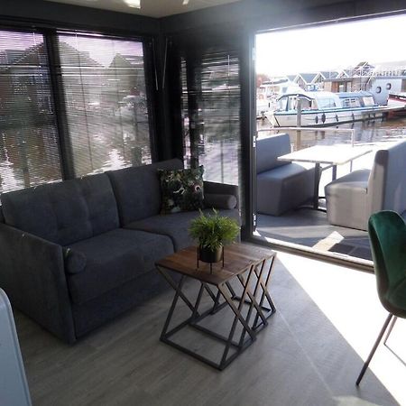 Modern Houseboat With Air Conditioning Located In Marina Uitgeest المظهر الخارجي الصورة