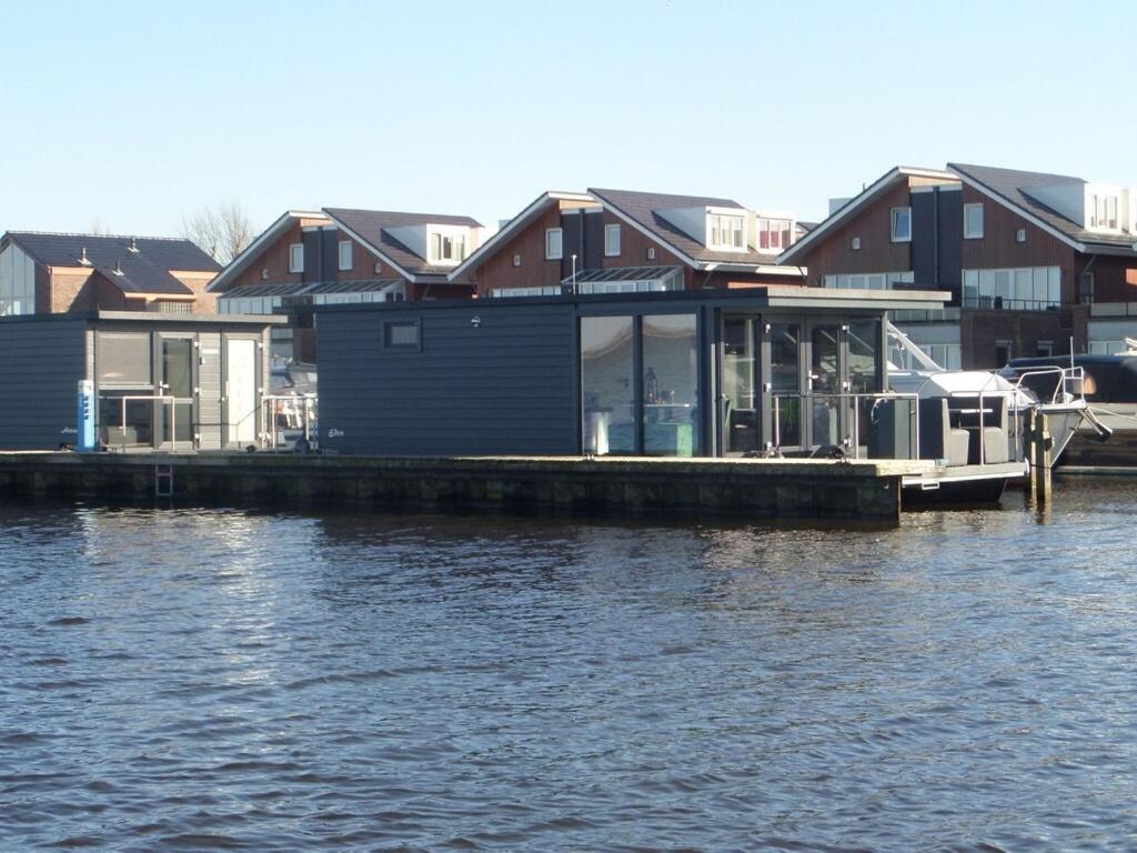 Modern Houseboat With Air Conditioning Located In Marina Uitgeest المظهر الخارجي الصورة