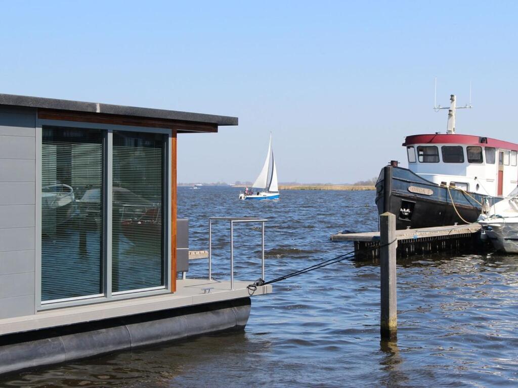 Modern Houseboat With Air Conditioning Located In Marina Uitgeest المظهر الخارجي الصورة